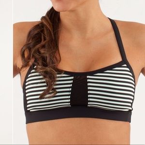 Lululemon Sports Bra - Pump it up - size 6